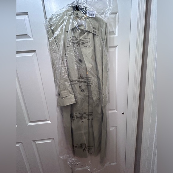 NEW WITH TAGS Burberry Beige Trench Coat with Yellow Lining US 38 - Picture 13 of 14